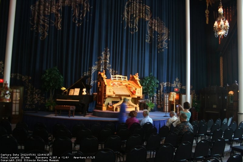 The grand organ awaits the performance