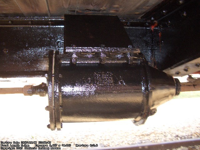 11.04.07 - THE PISTON AND PART OF THE BLACK AREA OF THE UNDERFRAME HAVE BEEN NEEDLE CHIPPED AND PAINTED.