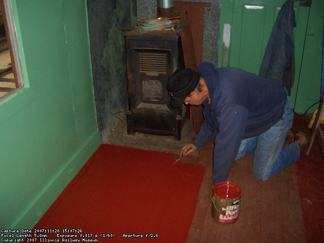 11.28.07 - VICTOR HUMPHREYS APPLIES THE FIRST COAT OF FINSIH PAINT TO THE LEFT SIDE FLOOR.