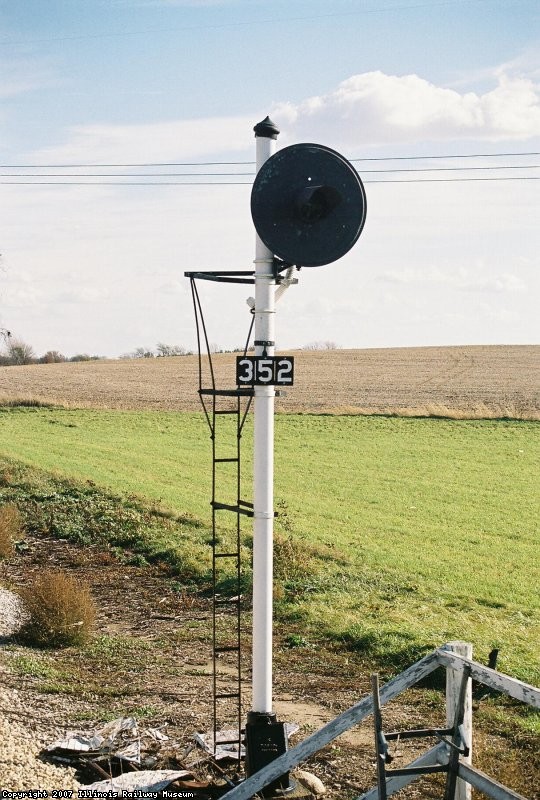 Signal 352, at Seeman Road Platform. US&S H-5, C&IM RR