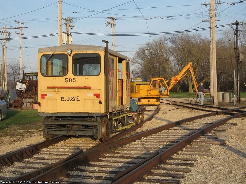 EJ&E 585 and tool cart sit on the "west leg of the tail track wye"