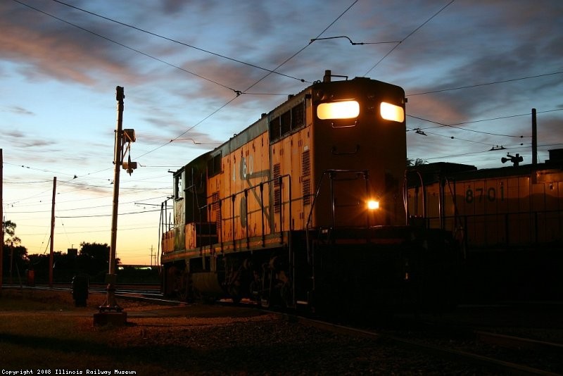 CNW 4160 idling in the evening on the west wye