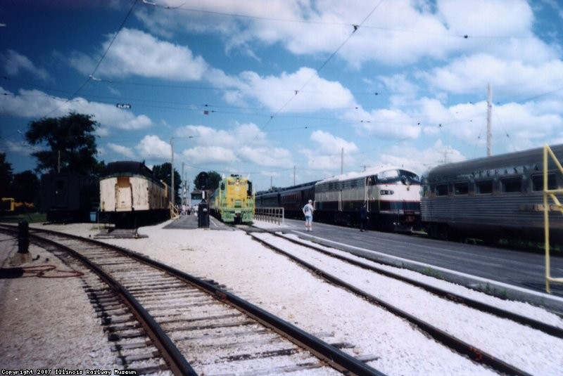IT 1605, BN 3 ,  and Zephyr in the Station  07-00