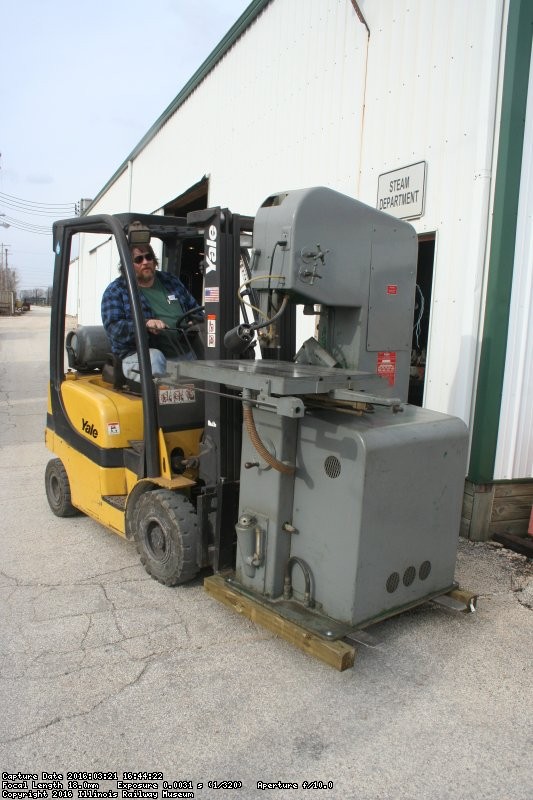 Unloading the new large bandsaw
