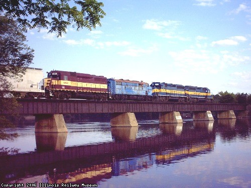 ICE 922 with 4204 & 4201 on the Rock River bridge north of Beloit with a former Metra F7 and former WC GP30. Photo by Andy Smith.