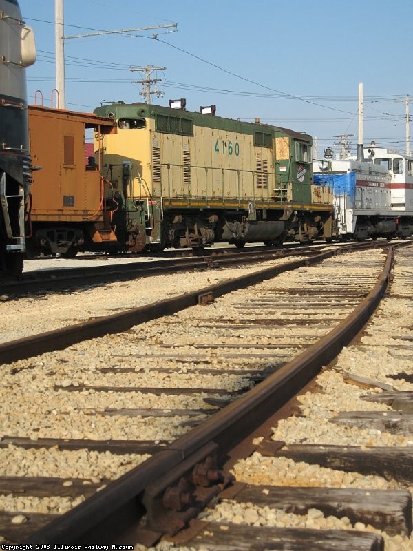 CNW 4160 (Gp7) gets moved around during switching