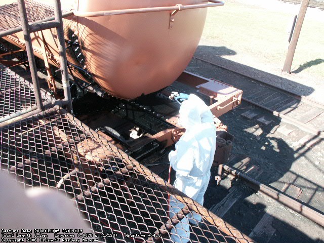 11.09.06 - THE FINSIH COAT OF CARBOLINE URETHANE COATING IS BEING APLLIED TO THE UNDERFRAME.
