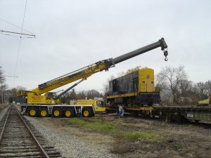 The smaller of the two cranes slowly turns around to get into position at the west end of the engine. 