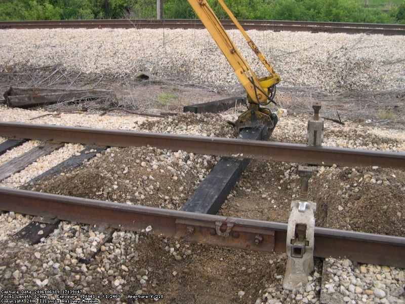 Tie insertion on station track 2