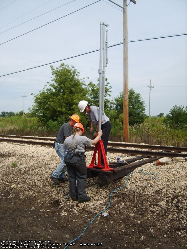 Track forces install the mail crane on the main.