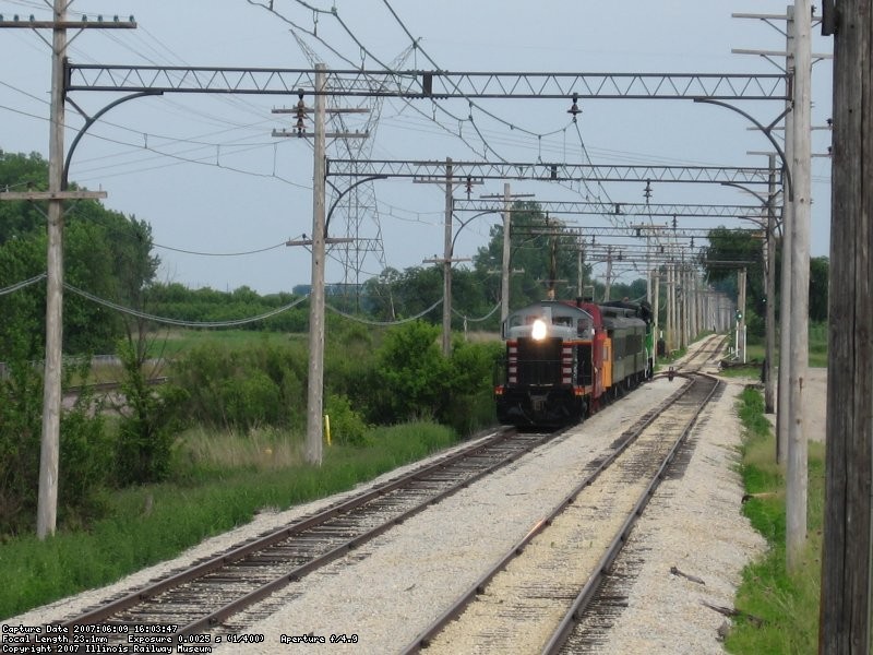 CB&Q 9255 rolls westbound through Johnson siding