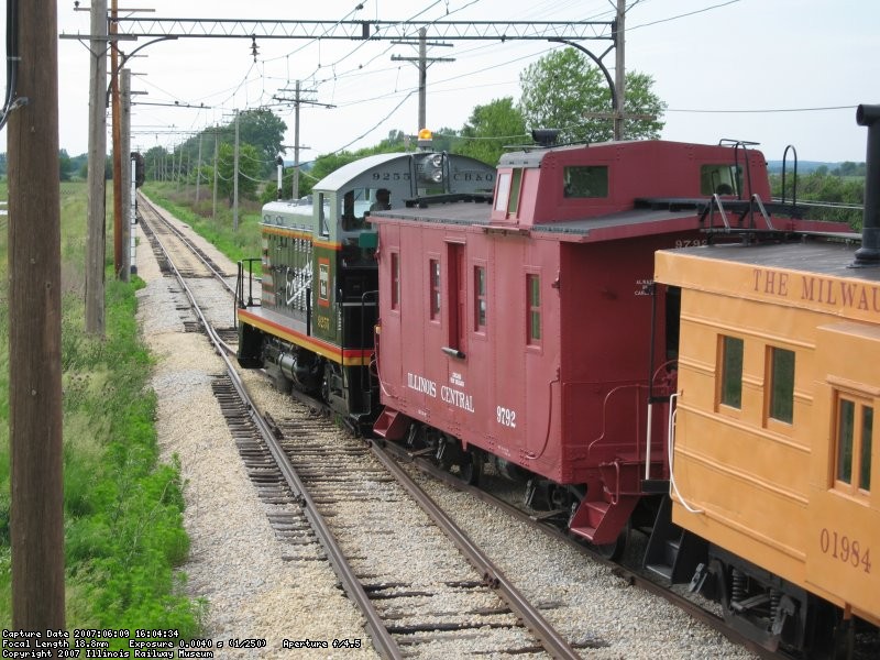 9255 rolls westbound through johnson siding