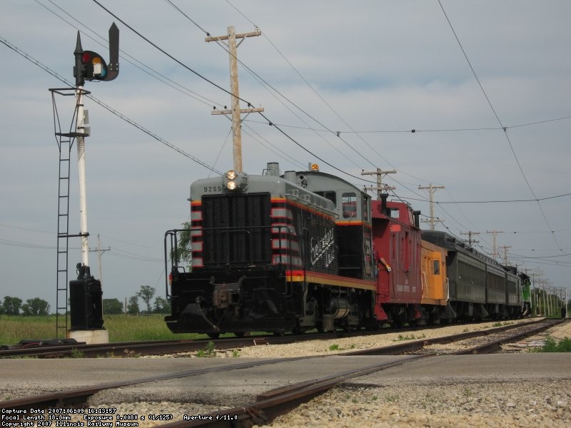 9255 leads a 6 car train across Olson Rd