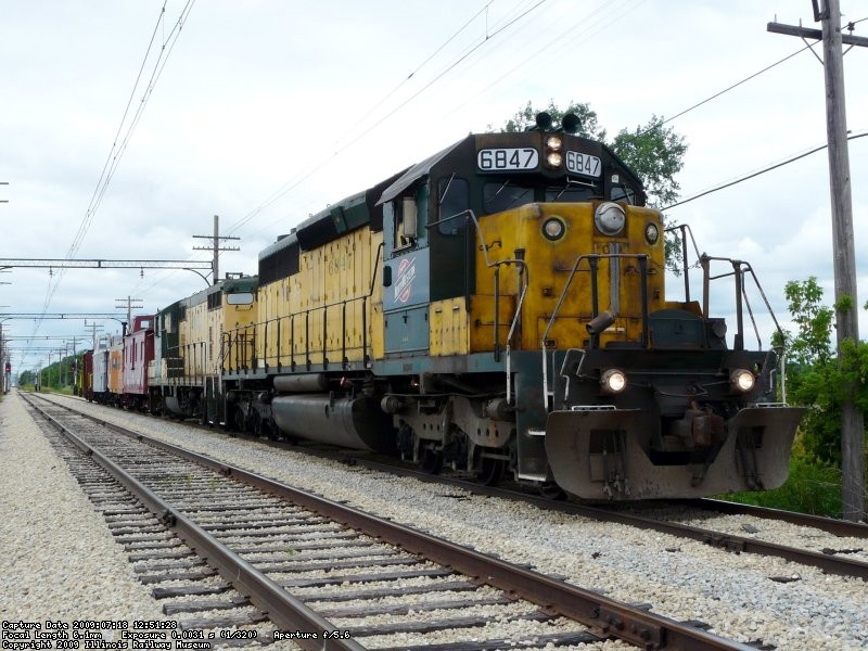 CNW 6847 and 4160 sit on Johnson Siding on 7/18/09