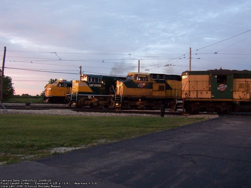 C&NW sun set line up 051.jpg