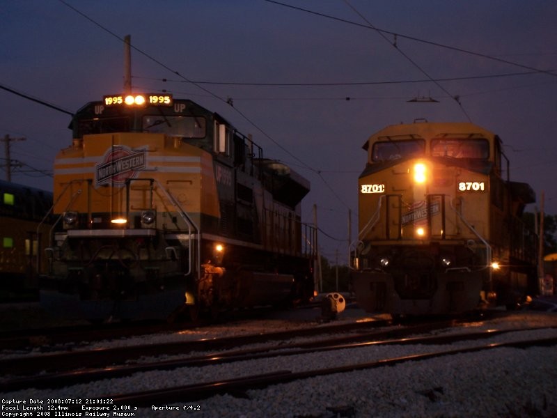 C&NW sun set line up 078.jpg