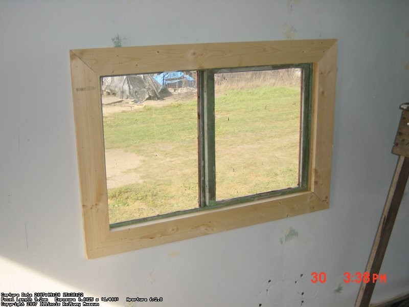 09.30.07 - KIRK WARNER HAS MADE AND APPLIED TRIM TO THE INTERIOR OF THE RIGHT WINDOW