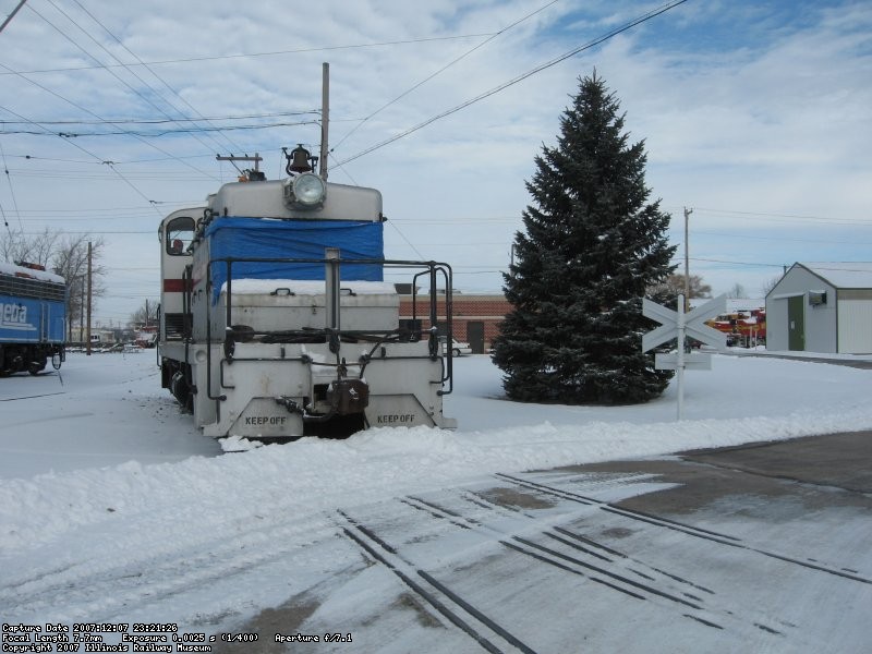 ComEd 15 clearing snow on the steam leads