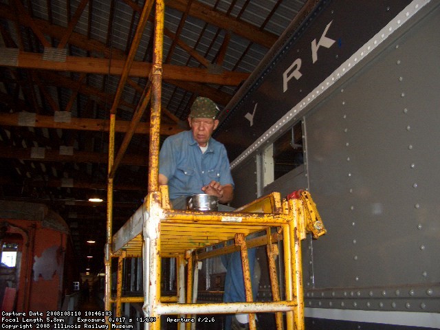 Dover 2008-08-09 pic 03
paint and lettering guru Bob Kutella prepares to perform his craft