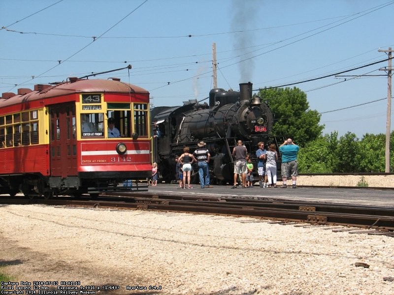 Steam and electric trains running on the mainline - Photo by Pauline Trabert