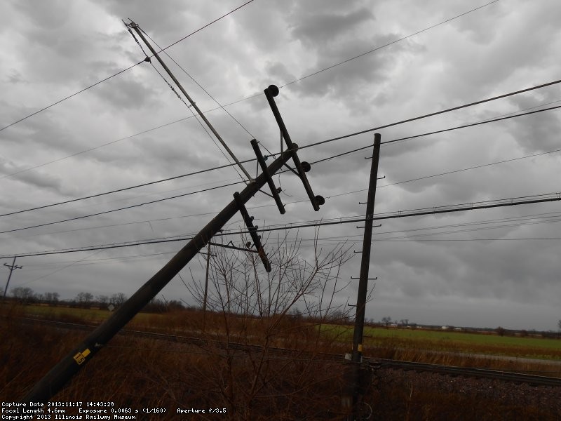 D/C feeder is cought in a "J" hook in the small " buggy whip " pole.  That's all that is holding up the line.