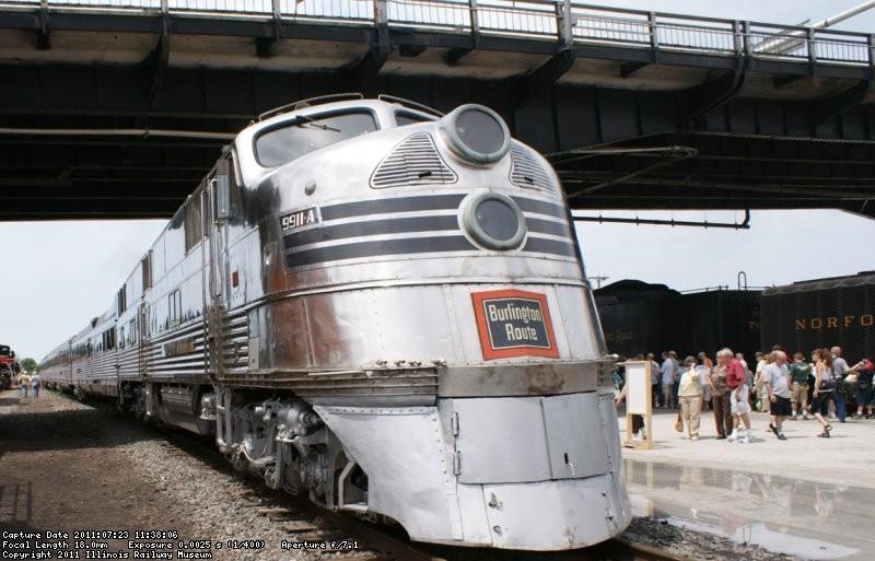 It was busy and very hot Saturday most featured trains on display under the Centennial Bridge.