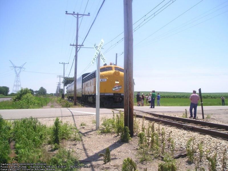 The 411 leads the bi-levels westbound to pick up the stranded CA&E passengers.