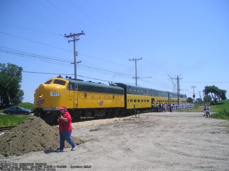 With the train stopped, people begin to pile into the cars.