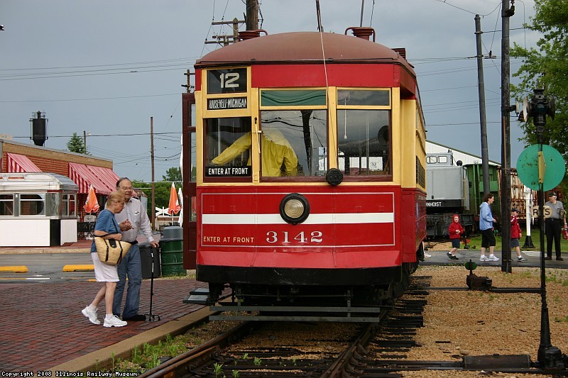 friendly folks boarding at Central Ave