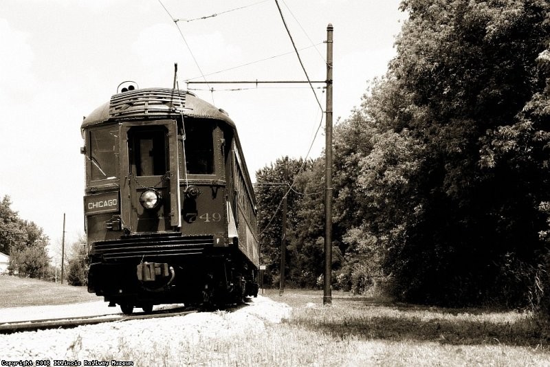 CNS&M 749 rolls south toward Chicago on the Mundelein Branch