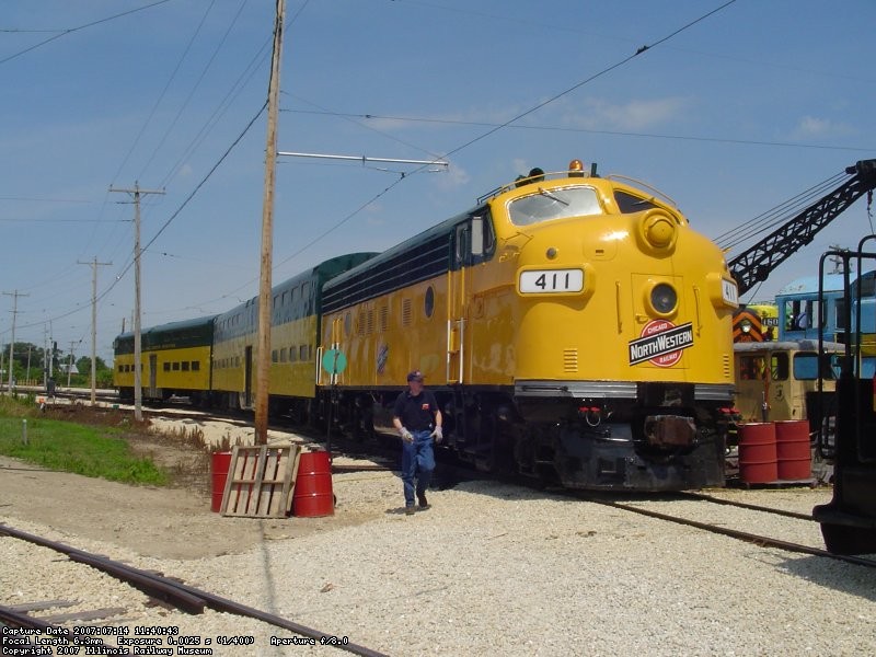 CNW 411 & Bi-Levels morning inspection 07-14-07