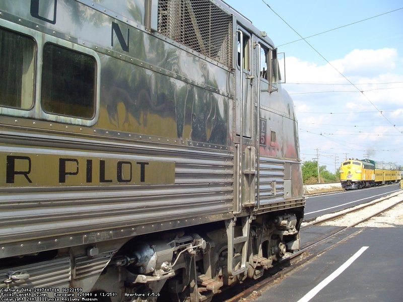 CNW 411 & Bi-Levels and CBQ 9911 w/coach train 07-14-07