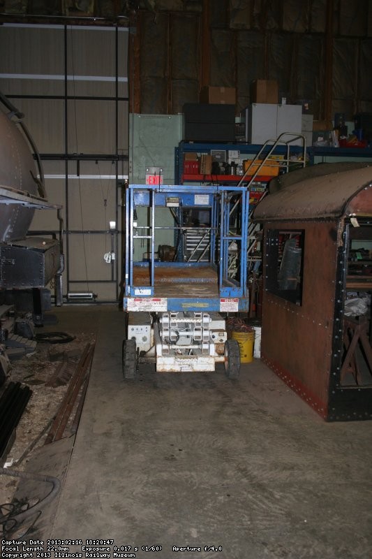 Scissor lift for air system installation