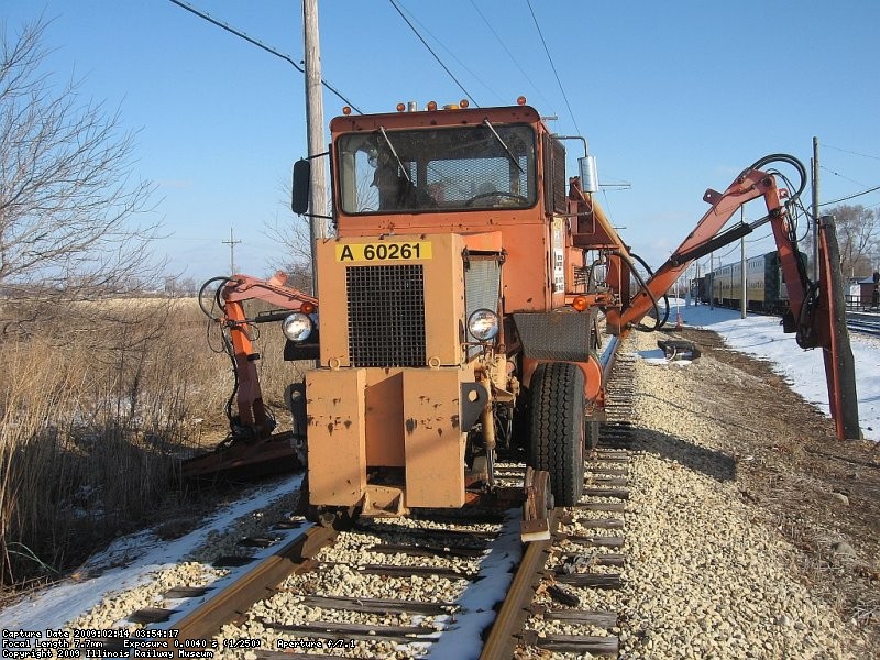 Cutting with the right side while the left side is out as a counterbalance