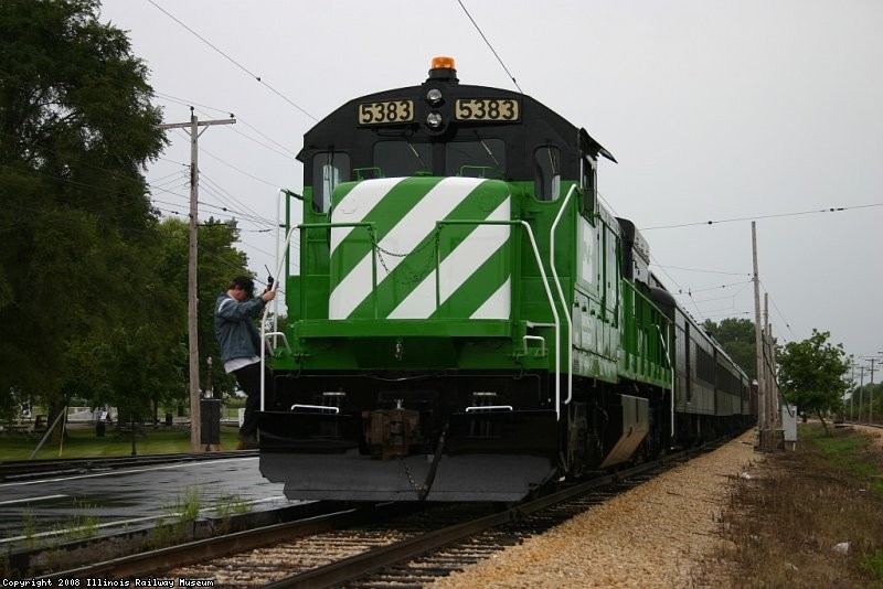 The conductor steps down from the BN5383 on a rainy day