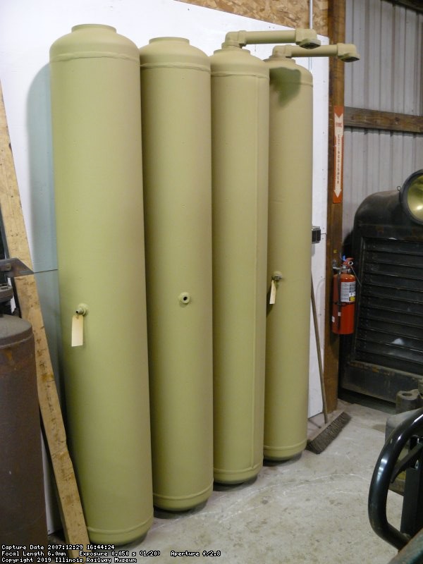 P1000054.JPG
All 4 tanks primed, waiting for some gray paint.