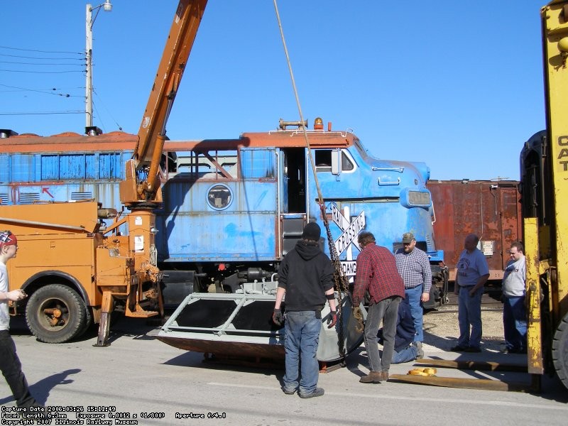 The crew gets the hatch in position