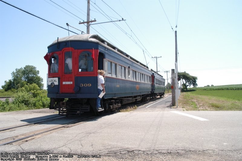 308/309 ready to unload at "Forest Park"