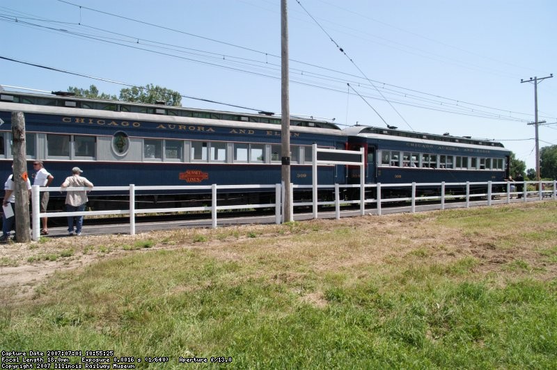 308/309 unloading at Seeman Road