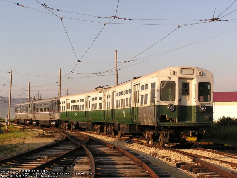 CTA 6125-6126 being put back into the barn by CTA singles, 22 and 41