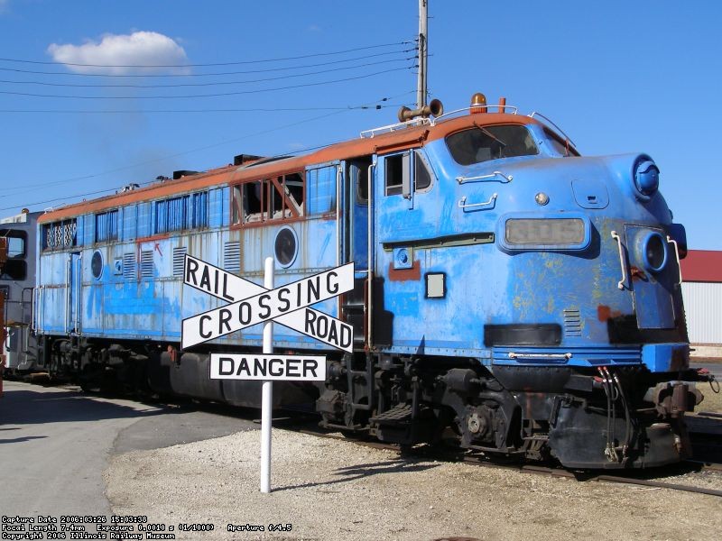 Metra 305 / CNW 411 before the HEP cooling hatch was installed