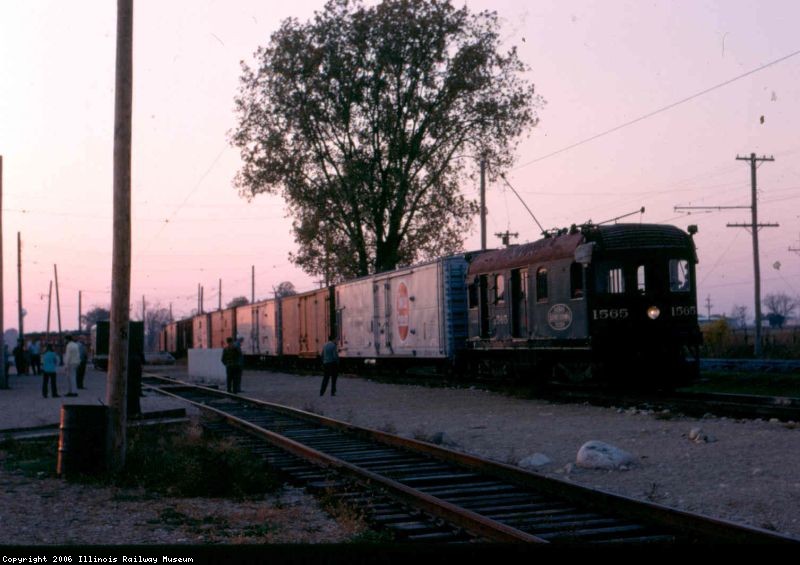 1565 wuth a train of reefers