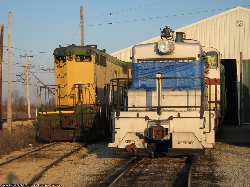 CNW 4160 & ComEd 15 behind barn 2