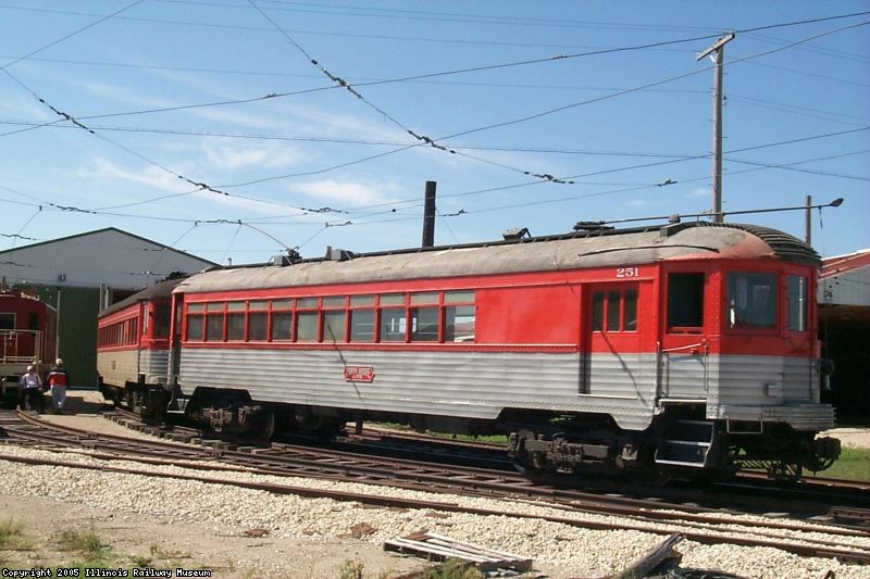 A 2-car North Shore "Silverliner" train 251 & 757 (10/2000).