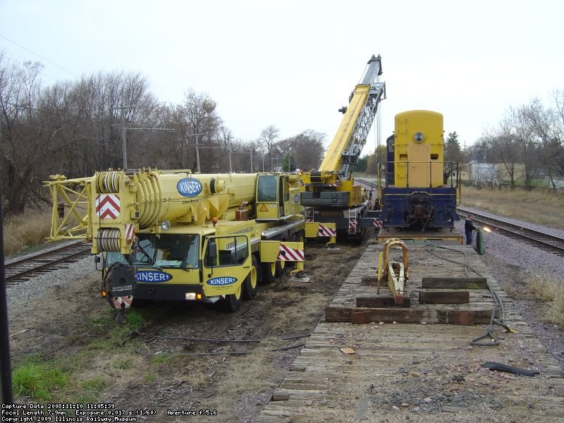 The bigger crane moves into position at the east end of the engine. 