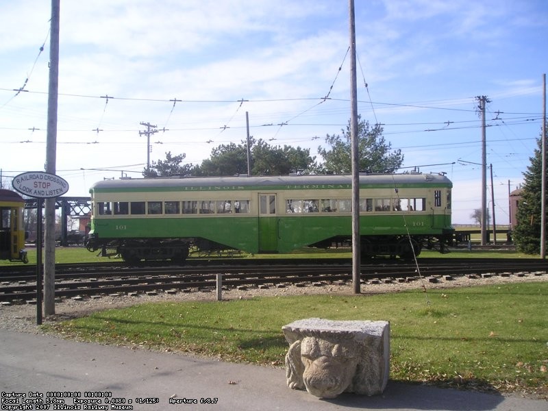 The Illinois Terminal 101, also on track 42, comes out for this switch move in November 2006.
