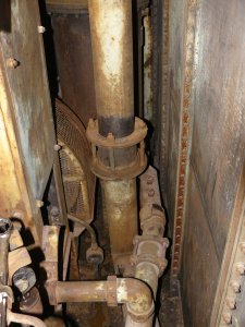 The refitted and cleaned coupling in the radiator room. The pipes line up very well now.