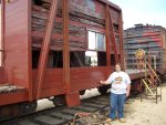 05.13.07 - STEVE LEWKOWYCZ HAS BEEN ASSISTING WITH FIT UP OF NEW BOARDS ON THE SOUTH SIDE OF THE CAR.