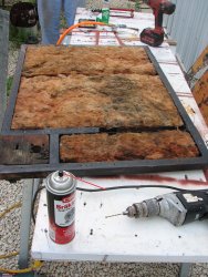 Original insulation material replaced inside the door frame - Photo by Pauline Trabert