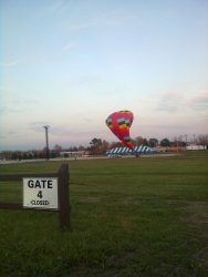 Nearly 6PM at the balloon deflates - Photo by Pauline Trabert